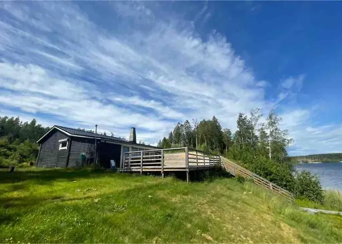 3 Bedroom Lakehouse With Private Bridge And Garden