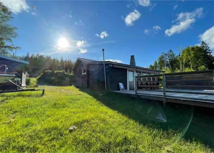3 Bedroom Lakehouse With Private Bridge And Garden